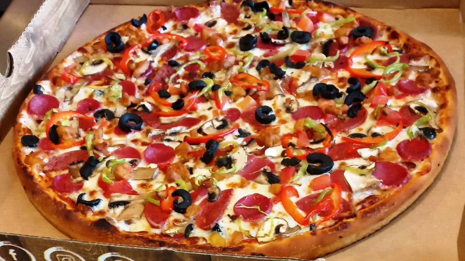Fresh Pizza Family's pizza in a box